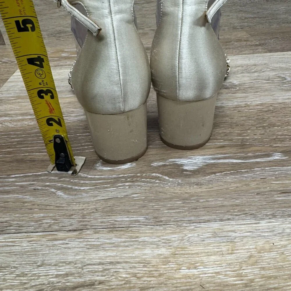 Badgley Mischka Tamara Gold Leather Ankle Strap Sandals Women's Size 8.5